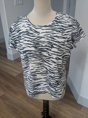 Women's Black & White Zebra Print Short Sleeve Top